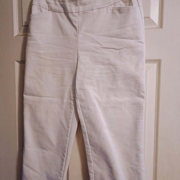 Croft & Barrow White Capris Siz 10, Stretch, High Rise, Pockets NWOT - Picture 1 of 4